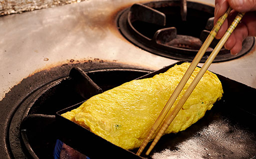 出汁巻き焼きシーン